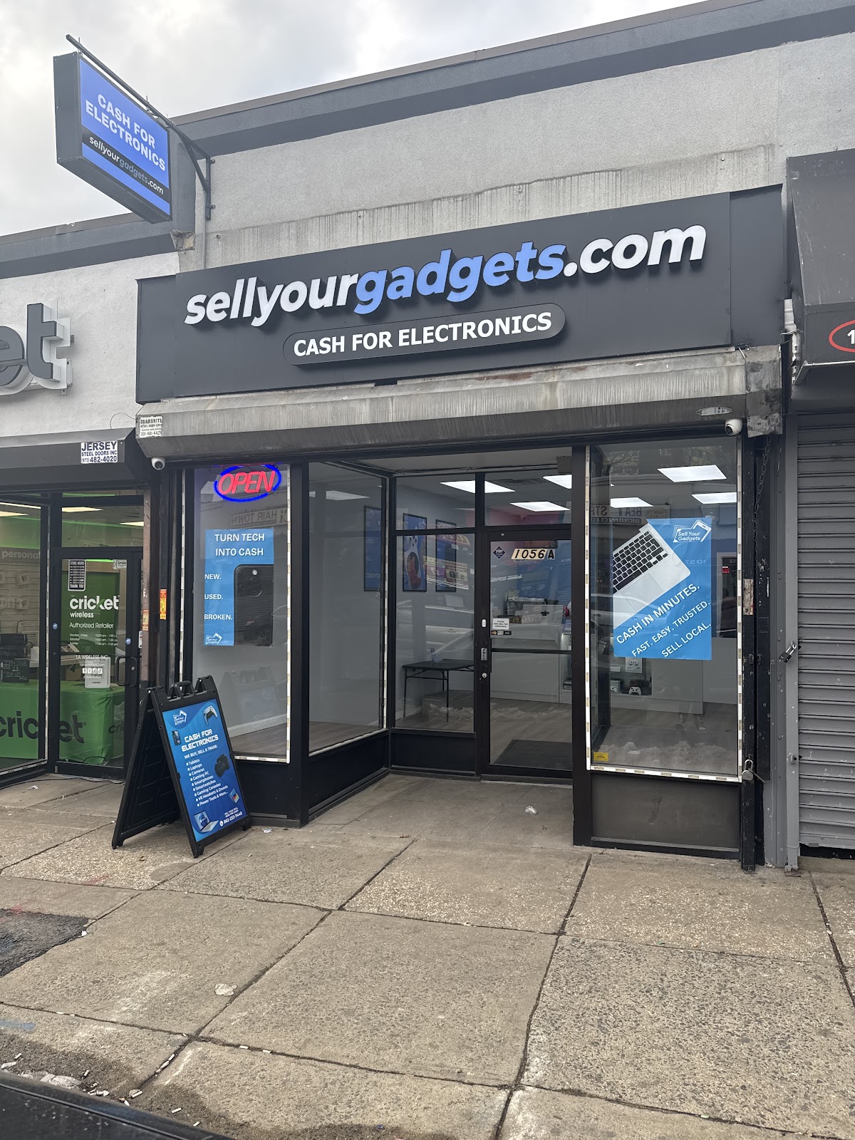 Storefront of SellYourGadgets in Irvington, NJ