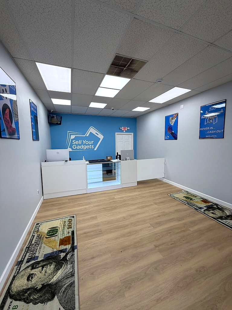 Sell Your Gadgets storefront in Trenton, NJ, interior